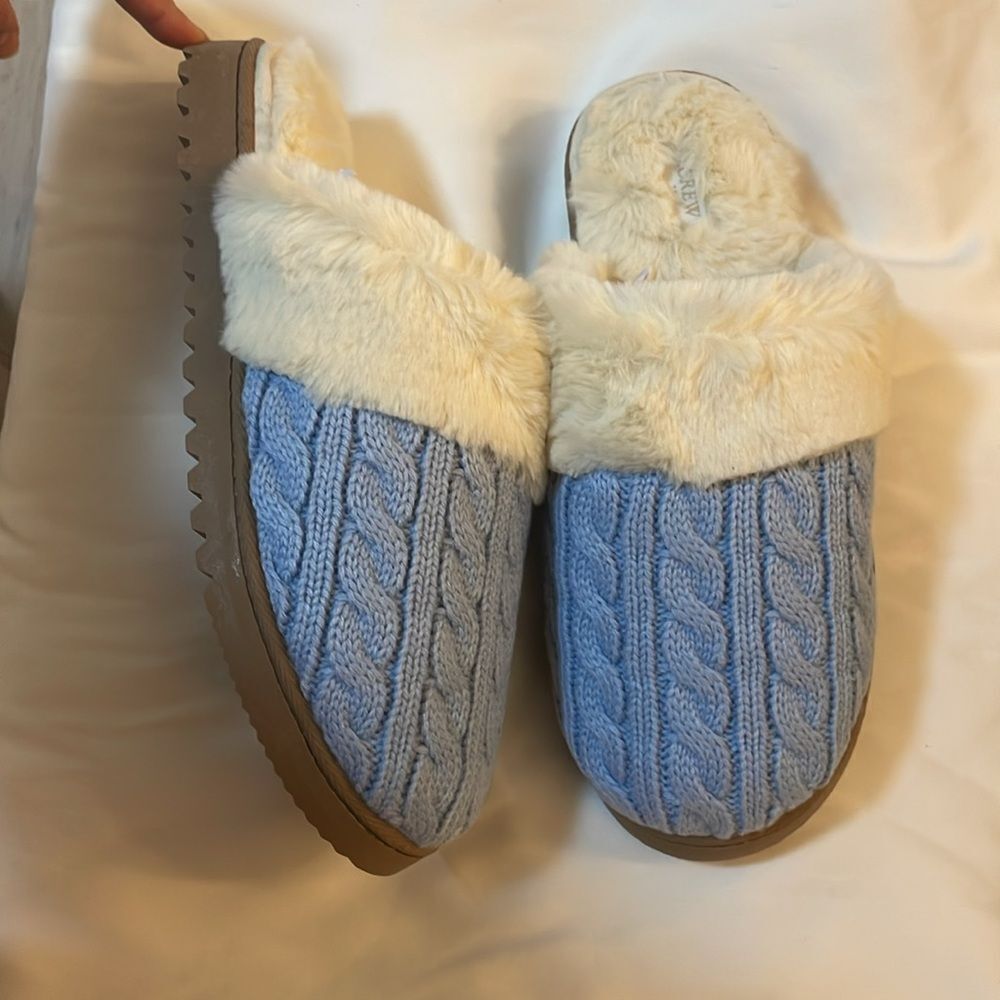 J. CREW Cozy Blue Cable Knit Slippers with Faux Fur - Picture 2 of 7